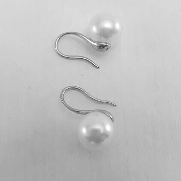 Boutique  Jewelry - SMALL SILVER EARRINGS WITH SIMULATED PEARLS
