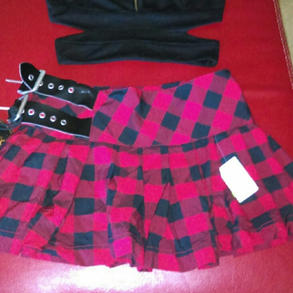 *FINAL SALE* Plaid Pleated Mini Skirt - Picture 2 of 3