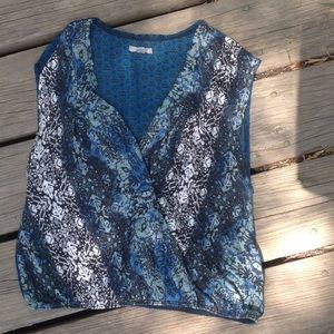 Blue v neck mid crop top