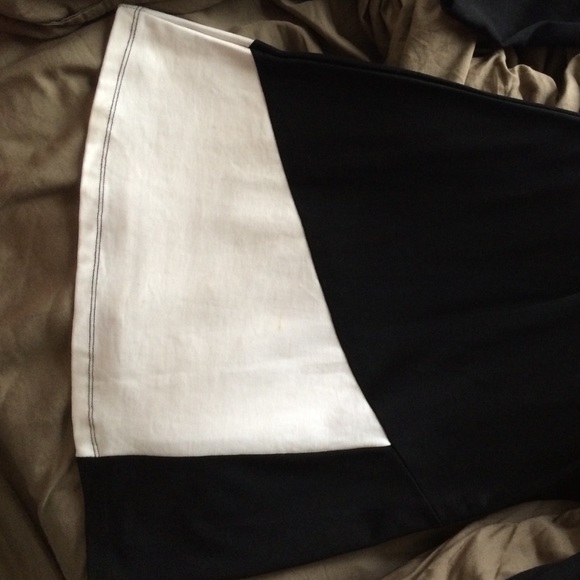 Mod B/W Dress - Picture 3 of 3
