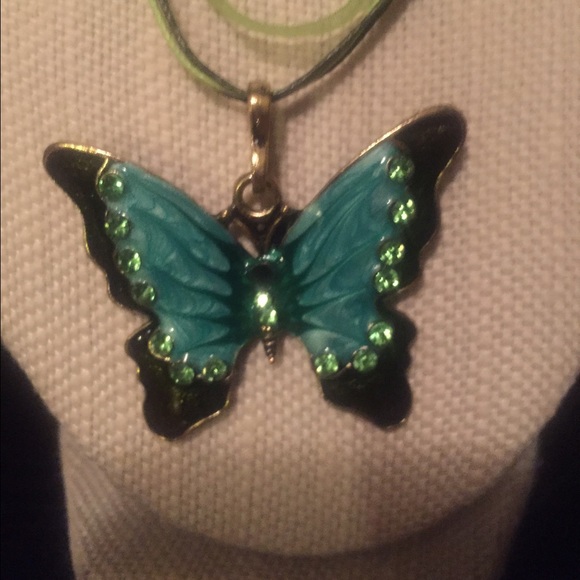 💜Butterfly Necklace❤️ - Picture 2 of 3