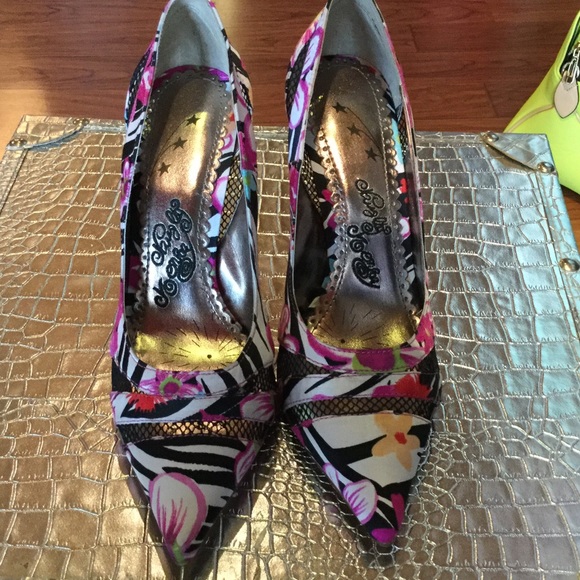 Naughty Monkey floral print heel