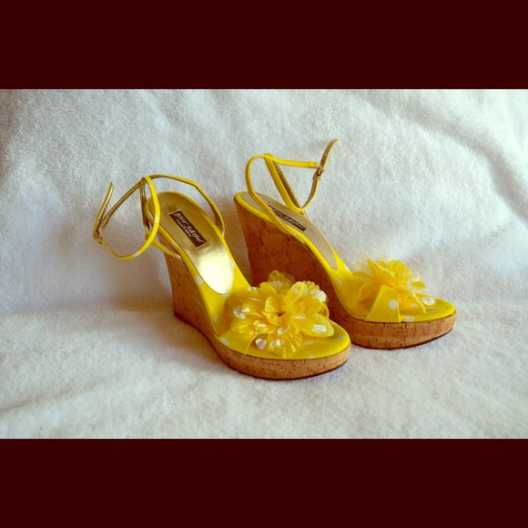 BETSEY JOHNSON Fun Sexy Wedge heels! Sz8.5