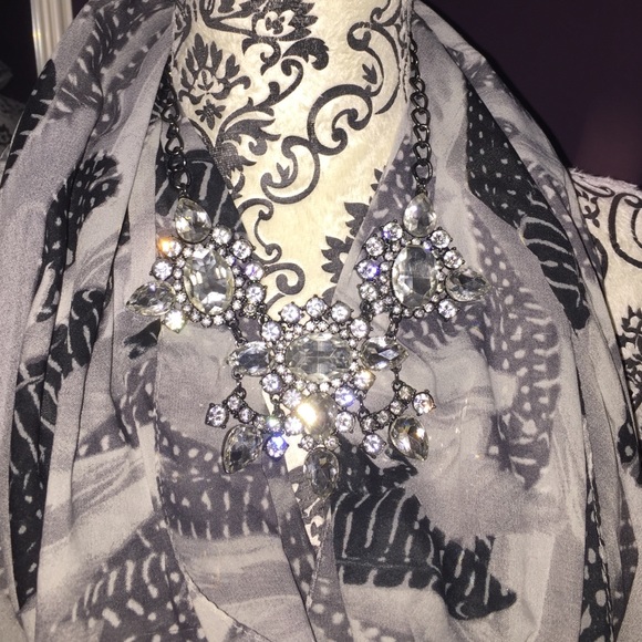Beautiful costume jewelry - Picture 1 of 3