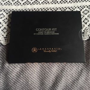 Anastasia Beverly Hills Powder Contour Kit