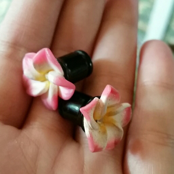 00 flower plugs for @hayyoda86