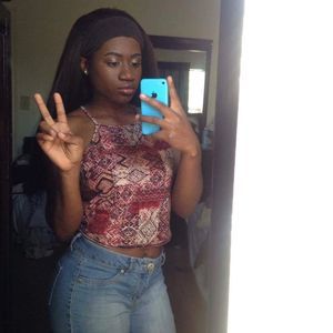 Meet your Posher, Nia