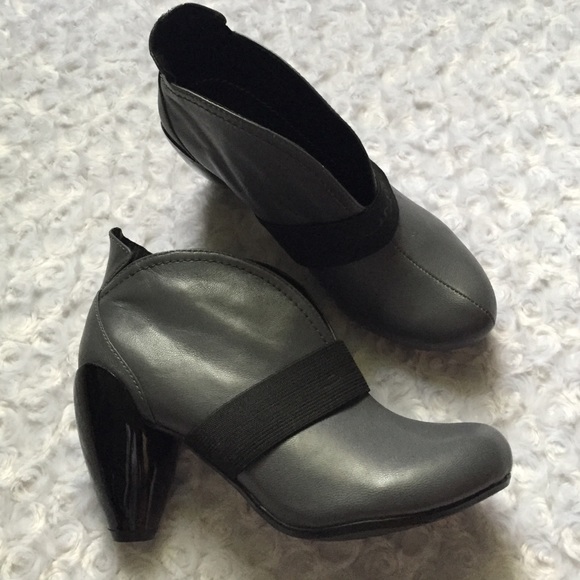 Stylish Grey Booties Size 6 - Picture 2 of 3