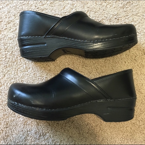 Dansko Professional Clogs in Black Cabrio