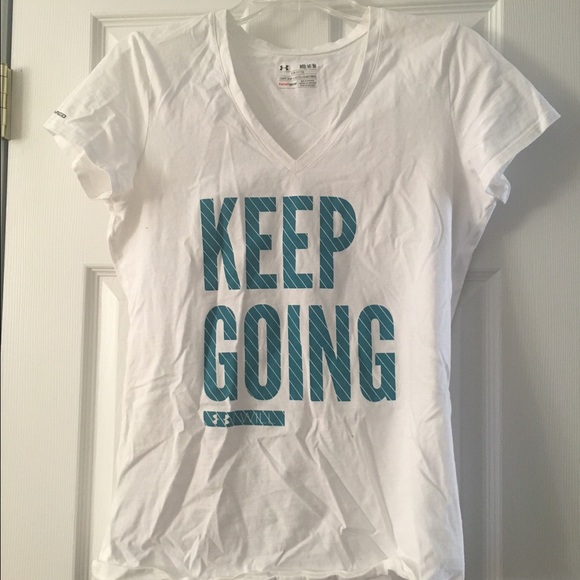✨SOLD✨ Under Armor Keep Going V-Neck Tee