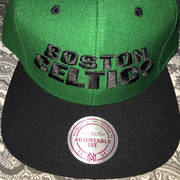 Boston Celtics Mitchell & Ness SnapBack - Picture 2 of 3