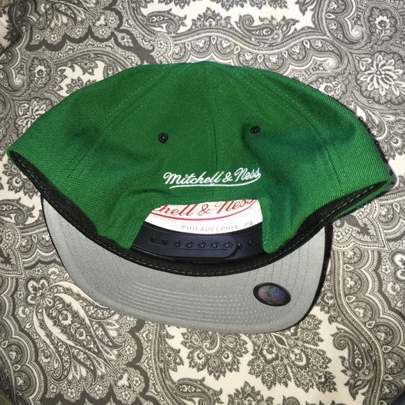 Boston Celtics Mitchell & Ness SnapBack - Picture 3 of 3