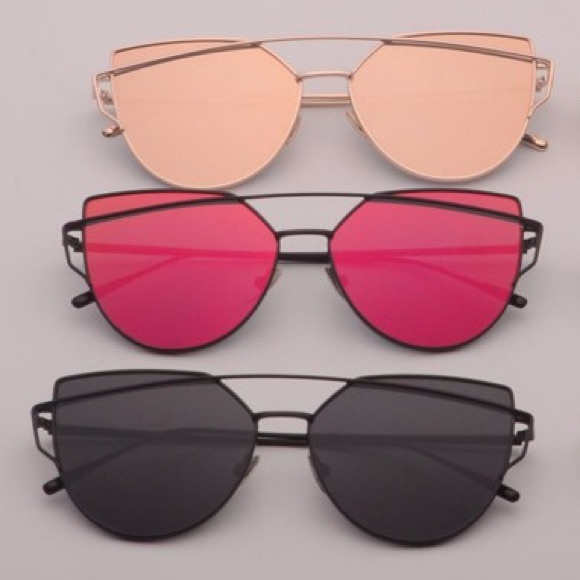 RESTOCKED oversized mirrored red/black sunglasses - Picture 2 of 4