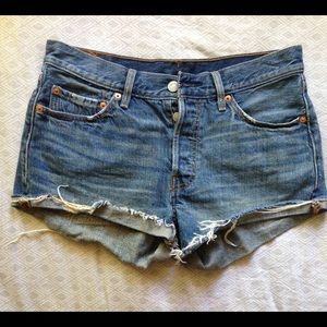 LEVI 501 high waisted denim shorts