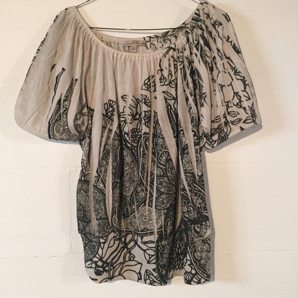 Scoop neck patterned top - Picture 2 of 3