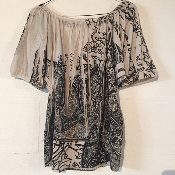Scoop neck patterned top - Picture 3 of 3