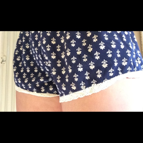 Navy blue and cream shorts - Picture 2 of 3