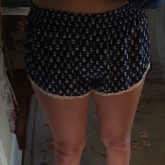 Navy blue and cream shorts - Picture 3 of 3