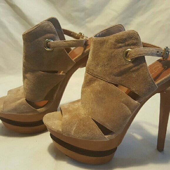Jessica Simpson size 7