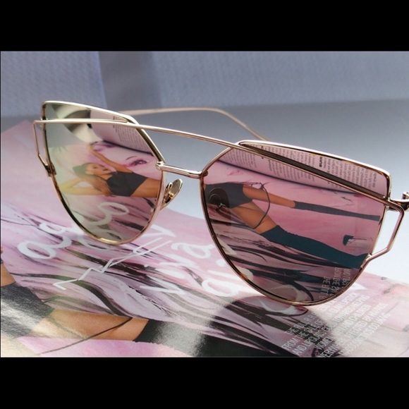 LAST ONE•Oversized mirrored gold/pink sunglasses • - Picture 4 of 4