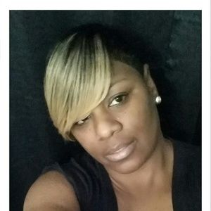 Meet your Posher, Monique