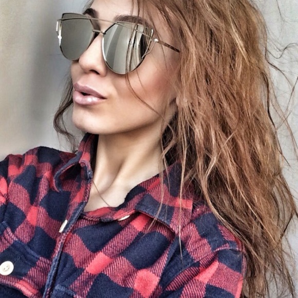 •Oversized mirrored silver/silver sunglasses• - Picture 3 of 4