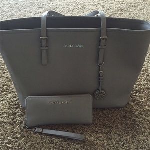 Trade for Chelle -MK jet set tote & wallet