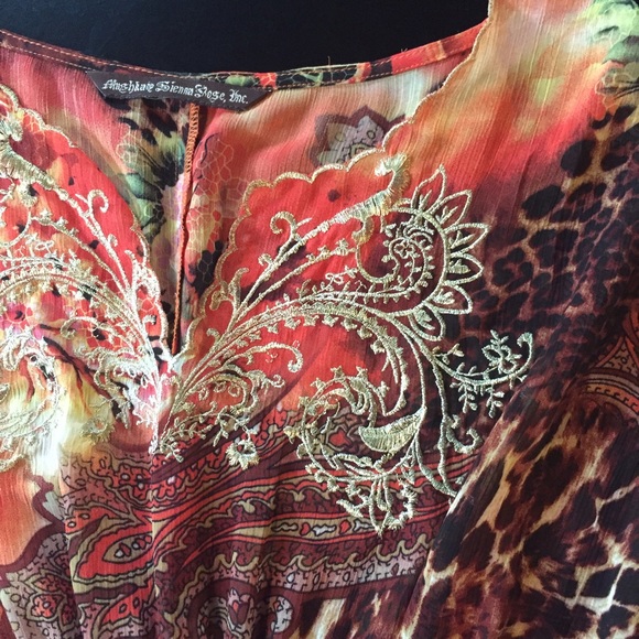 Adorable floral patterned sheer top - Picture 2 of 4