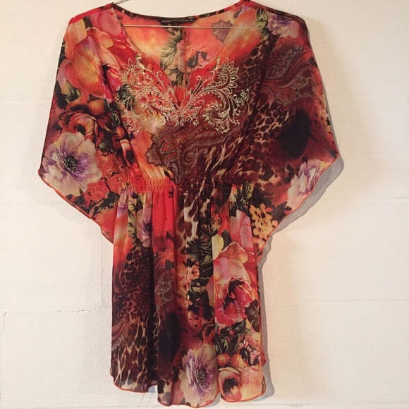 Adorable floral patterned sheer top - Picture 3 of 4