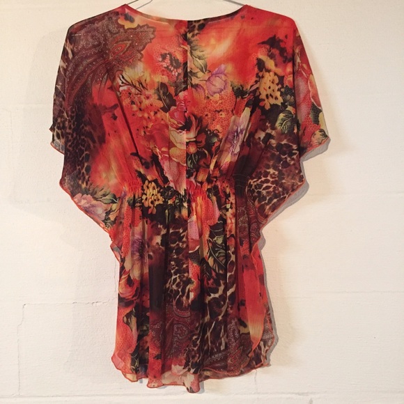 Adorable floral patterned sheer top - Picture 4 of 4