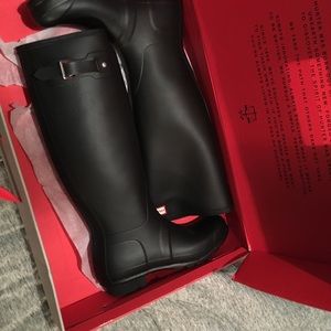 Matte black Hunter rain boots