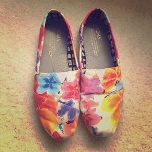 FLORAL TOMS