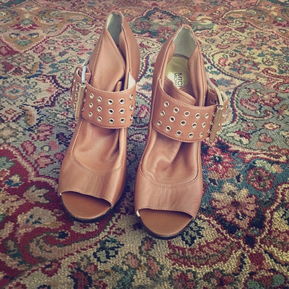 Michael Kors heels - Picture 1 of 4