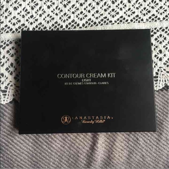 NWT Anastasia Beverly Hills Cream Contour Kit