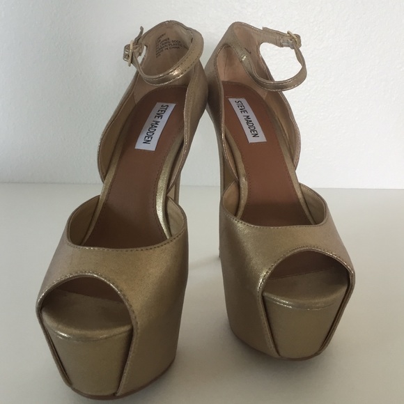 👠Steve Madden Lowery Pumps👠