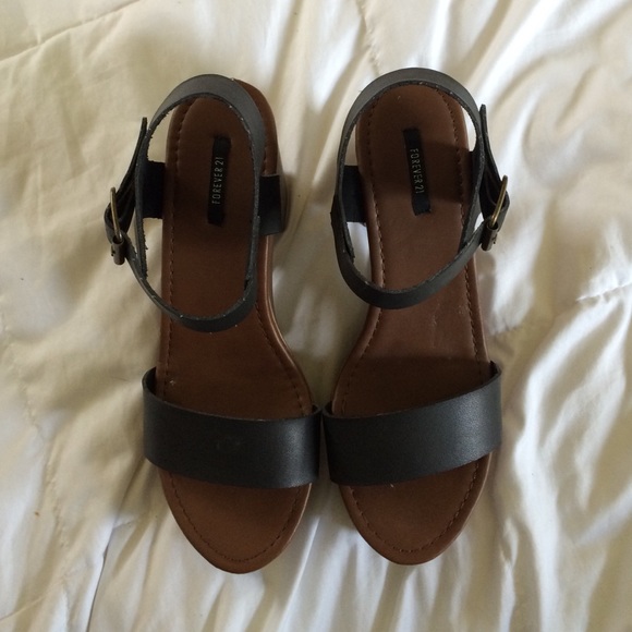 🔥BRAND NEW🔥F21 Faux Leather Platform Sandals - Picture 2 of 4