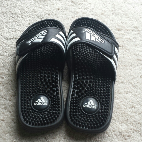 SOLD.      Adidas Slides 3Y or women's 6 - Picture 3 of 4