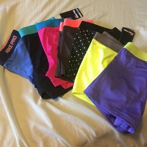 IN SEARCH OF Nike Pro/ Under Armour bundles!!!!