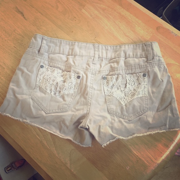 BKE casual kaki shorts