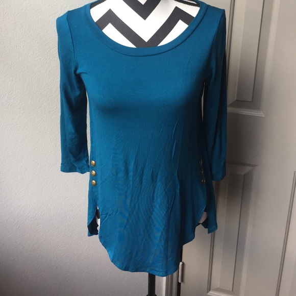 Three-quarter inch sleeve Teal shirt