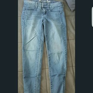 American Eagle skinny jegging