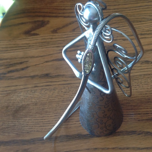 Silver belt that stretches