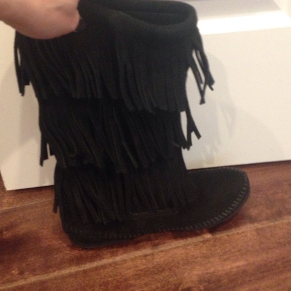 Minnetonka fringe boots