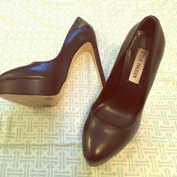 Steve Madden Black Pumps