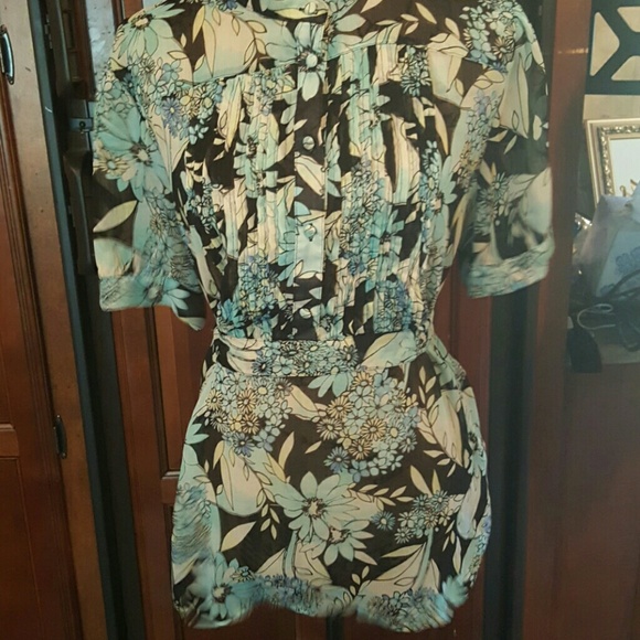 Woman's sheer blouse - Picture 2 of 4