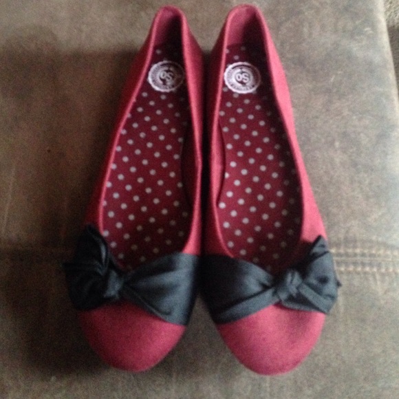 Cute maroon ballet flats with black ribbon bow
