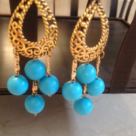 Gorgeous earrings - Picture 2 of 2