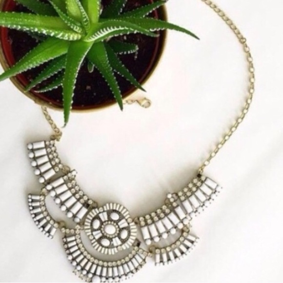 NWT Retail White Tiles Bib Statement Necklace - Picture 2 of 3
