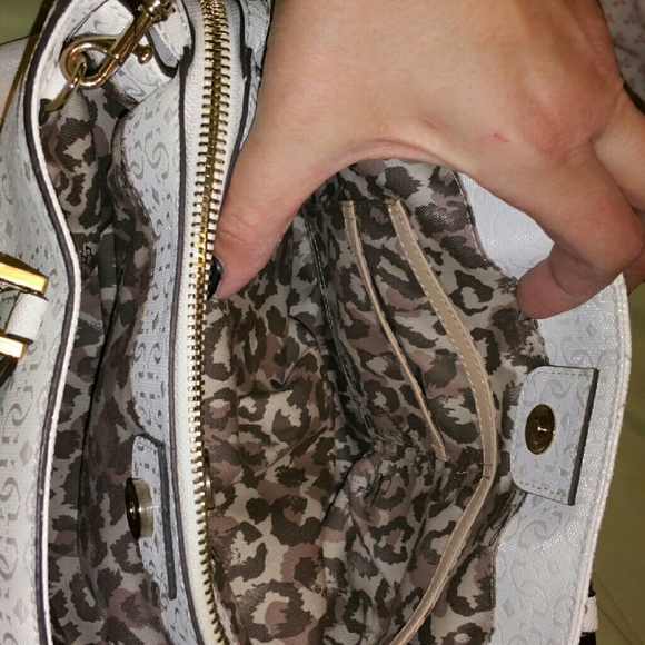 Guess Purse - Picture 4 of 4