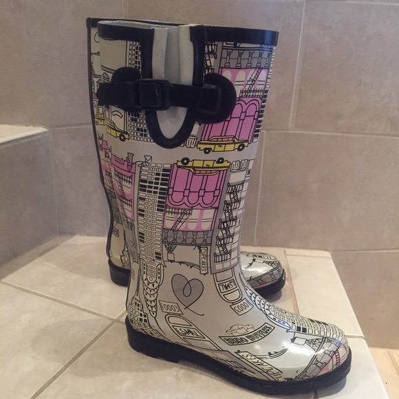 Natural Breeze Shoes - Fun Atrsy Rain Boots Size 7 (fits 7.5)